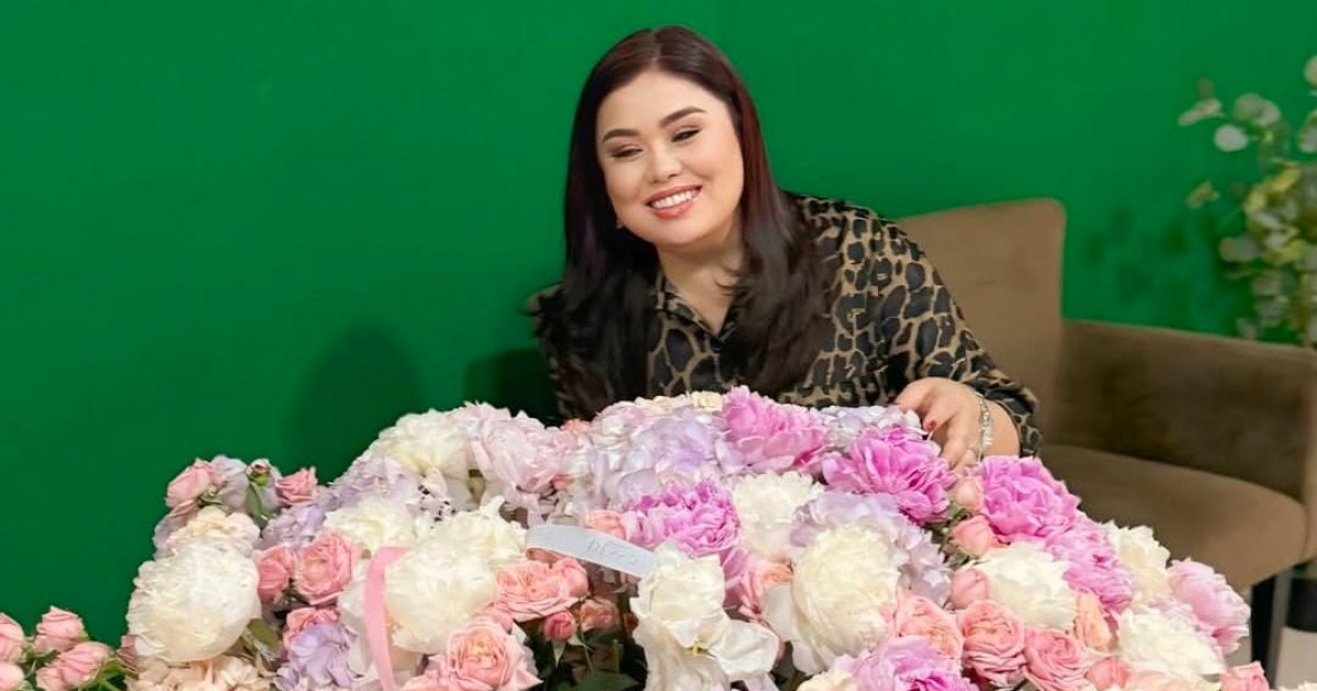 Мен онымен желіде таныстым, содан кейін онымен жыныстық қатынасқа түстім.