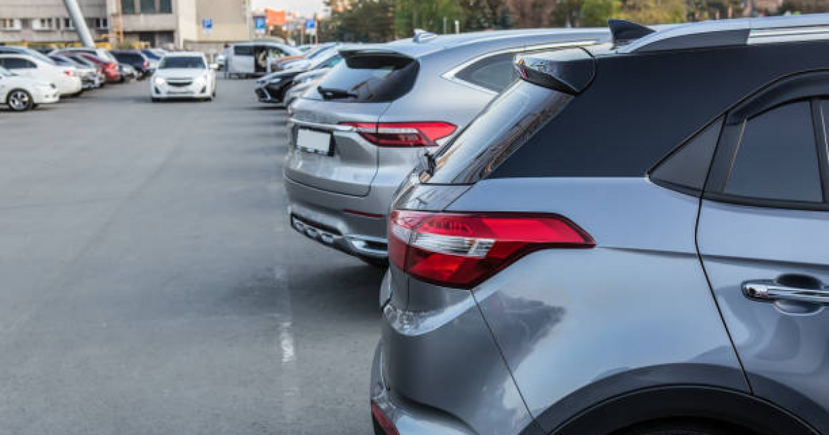 "Нөмірін жасырып қойған": астаналық азамат тұрақ ақысын төлеуден жалтарған