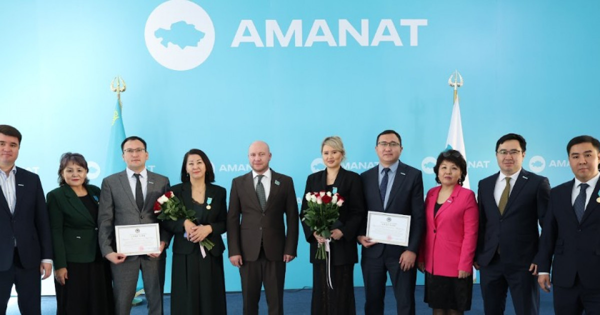 Республика күніне орай Алматыда марапаттау және партияға қабылдау рәсімі өтті