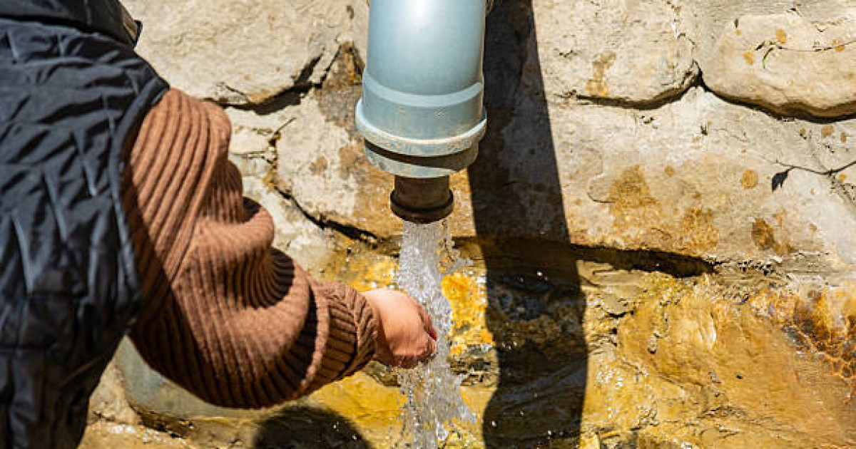 "Төраға мүлде әрекет етпейді": Ақтауда 9 қабатты үйдің тұрғындары бес ай бойы ауызсусыз отыр