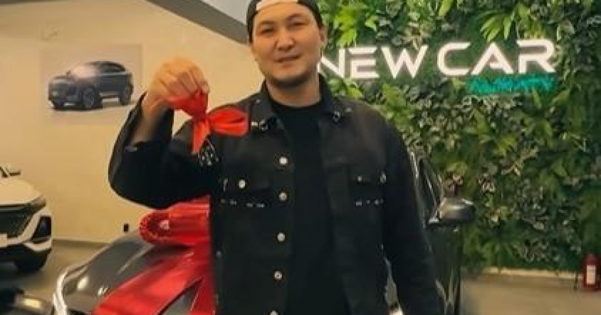 "Жан дегенде жалғыз інім": Жігер Ауыпбаев інісіне жаңа көлік сыйлады