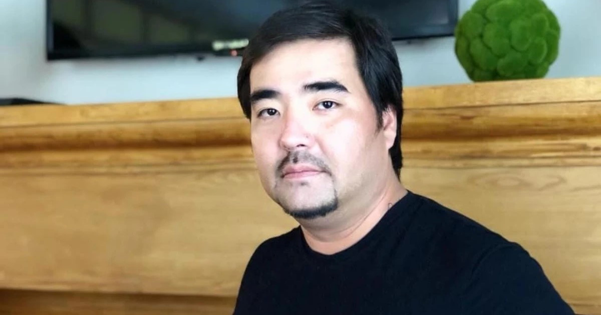 «Жолы болмасын, бәрінен айырылсын»: әнші Мұрат Қожа өзін бір әйел жеті рет дуалағанын айтады