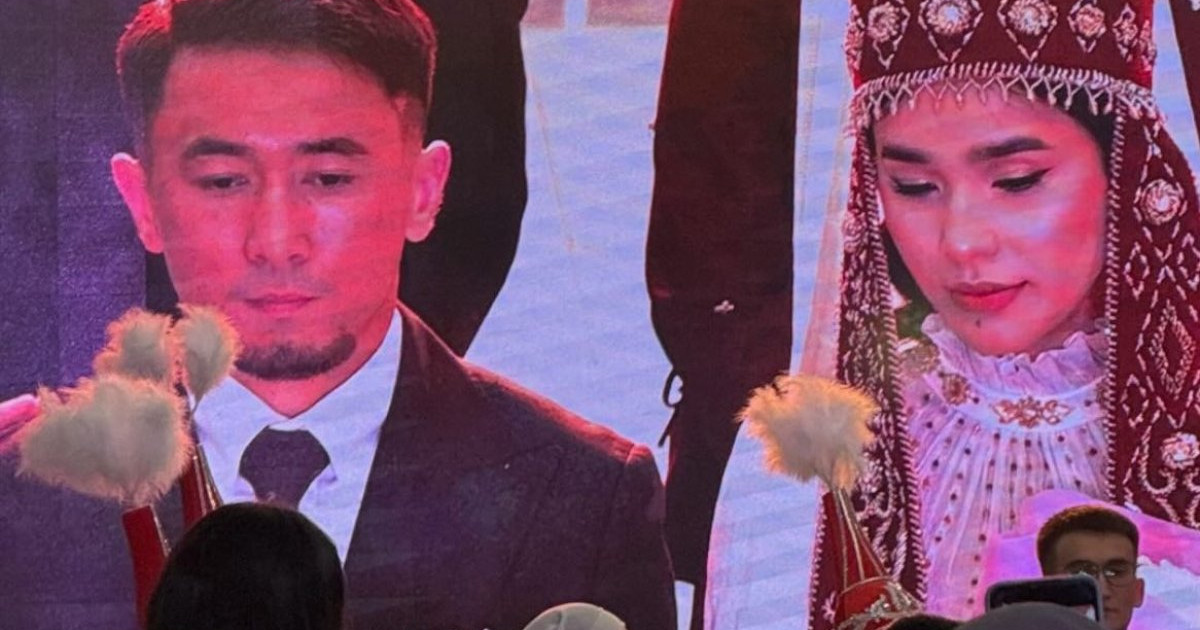 Зета Джонстың жалаңаш суреттері Порно видео қызы қолыңды алып таста