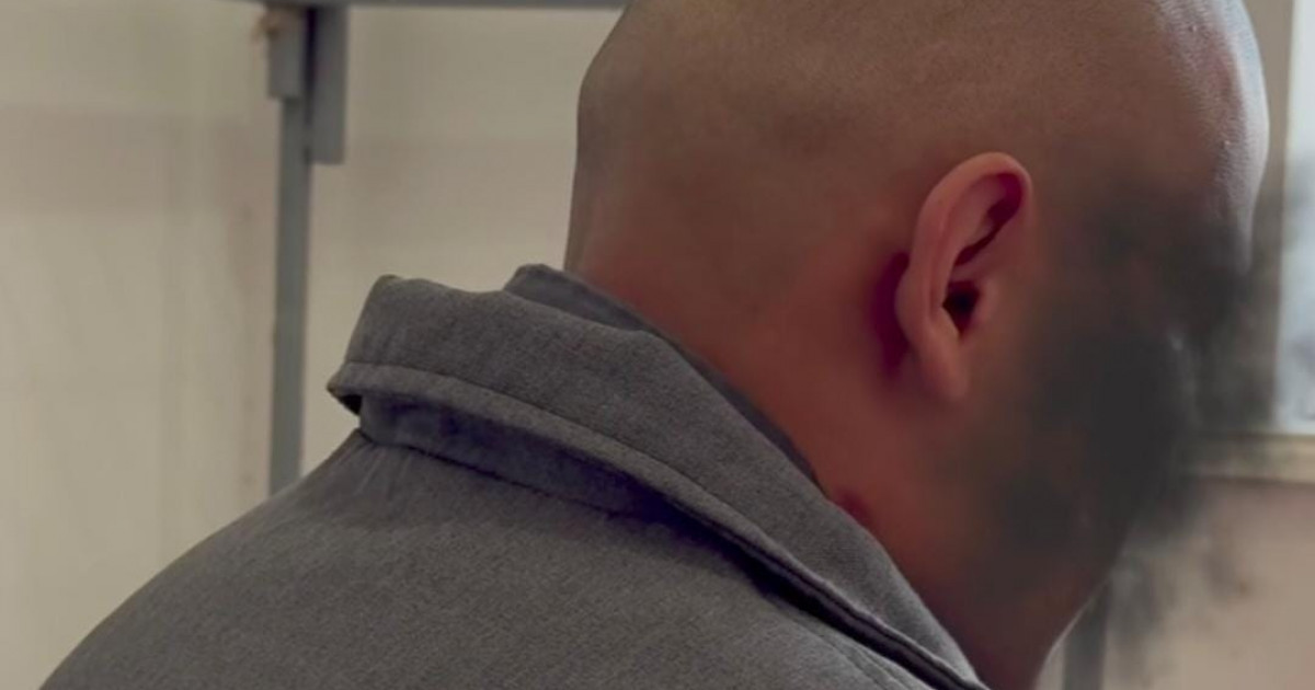 Порно жігіт пен қызметші Бетпен отыру секс видеосы