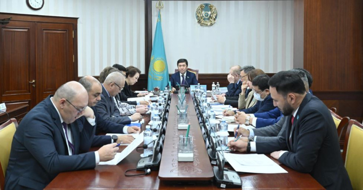 Мәжіліс еңбек құқығын қорғайтын заңды қарайды