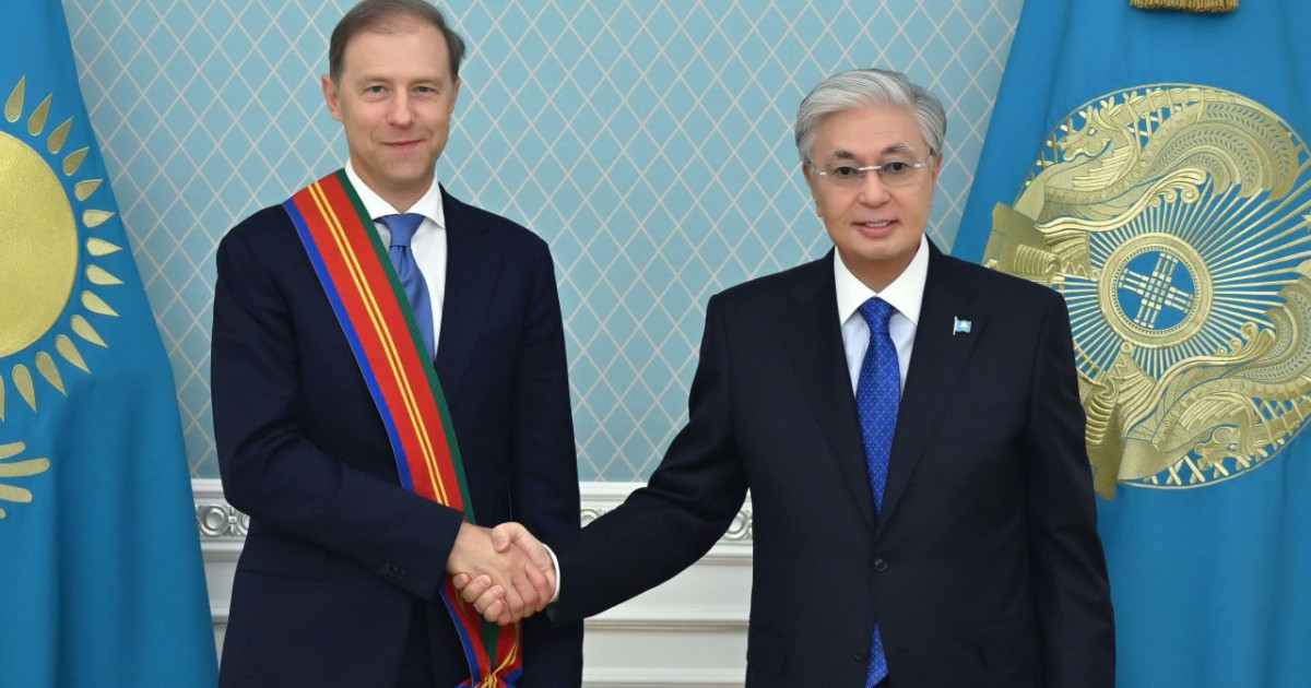 Мемлекет басшысы Денис Мантуровты І дәрежелі «Достық» орденімен марапаттады