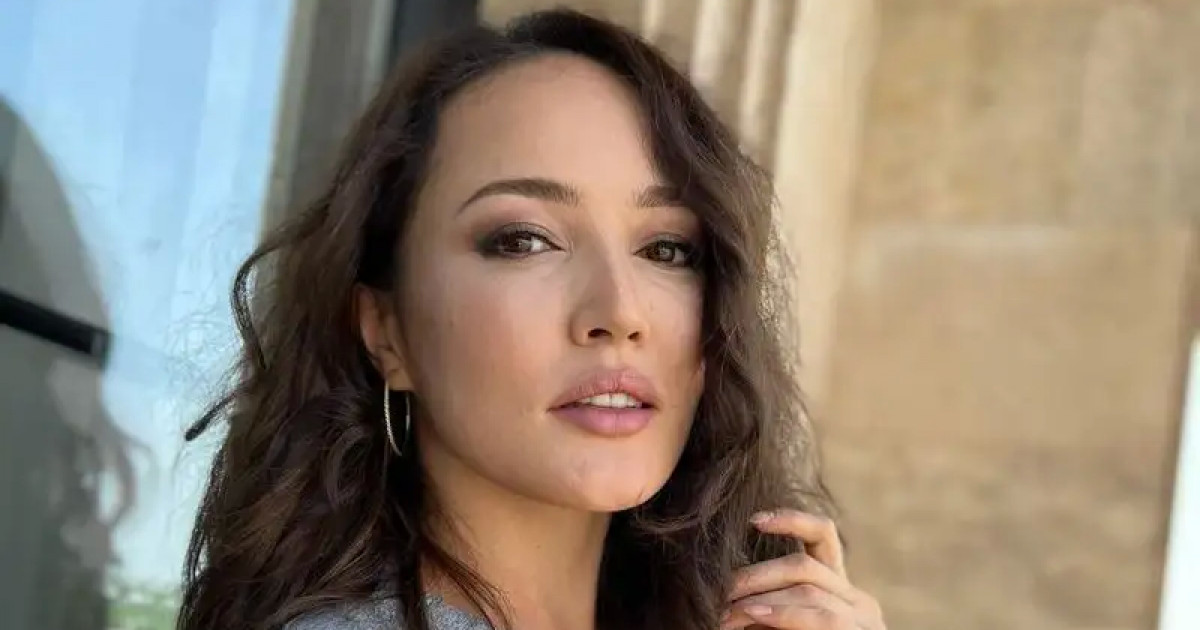 Мас күйеуі мас әйелін сипалайды Орыстың əйелдері жалап-жалап, қарап отыр