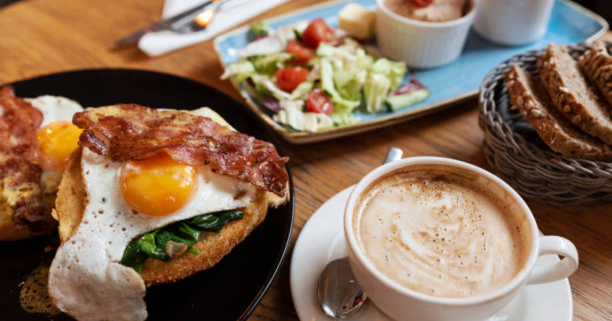 «Таңғы ас ішу міндетті ме?»: ғалымдар мен диетологтар нақты пікірін айтты