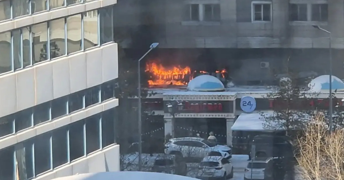 Астананың орталық көшесіндегі дәмханадан өрт шықты