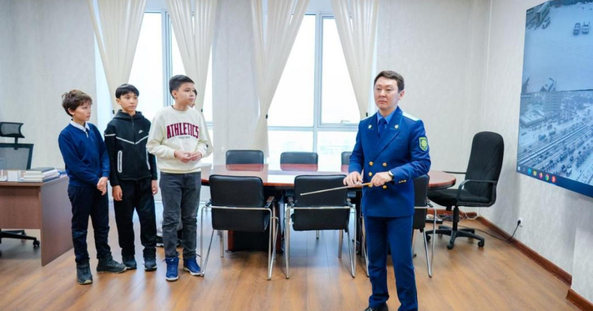 "Буллинг, алаяқтық, нашақорлықпен күрес": елордалық прокуратура оқушыларға ашық есік күнін өткізді