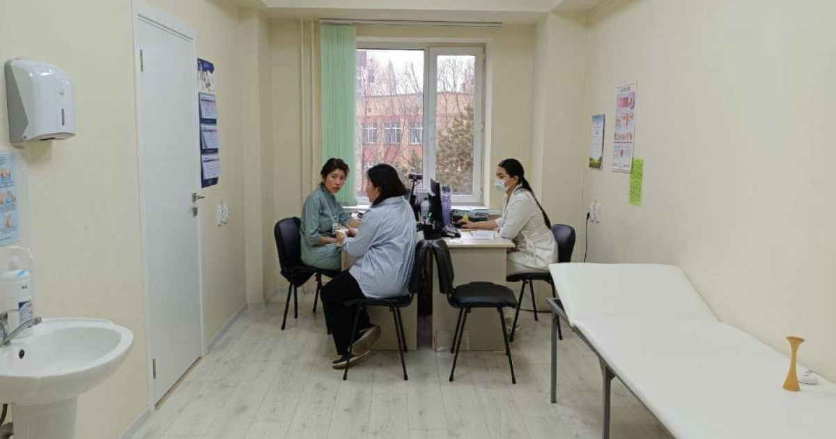 Дәрігер кеңесі: Жабық орындарда маска тағу, адам көп жиналатын жерлерге баруды шектеу керек