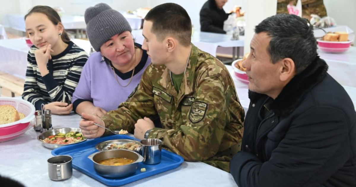 Қарағанды гарнизонының әскери бөліміне сарбаздардың ата-анасы барды