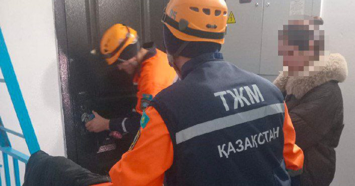 Қызылордада екі сәби өз пәтерінде қамалып қалды