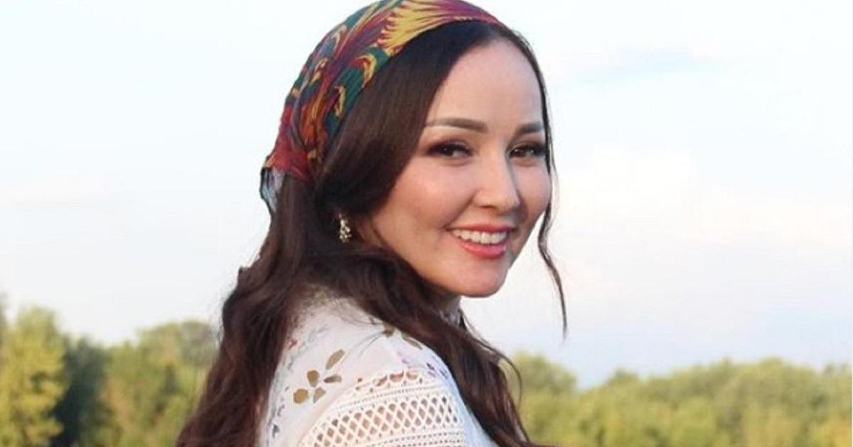 «Келінді келіндей көру керек дегенмен келіспеймін»: Жазира Байырбекова жан сырын ақтарды (видео)