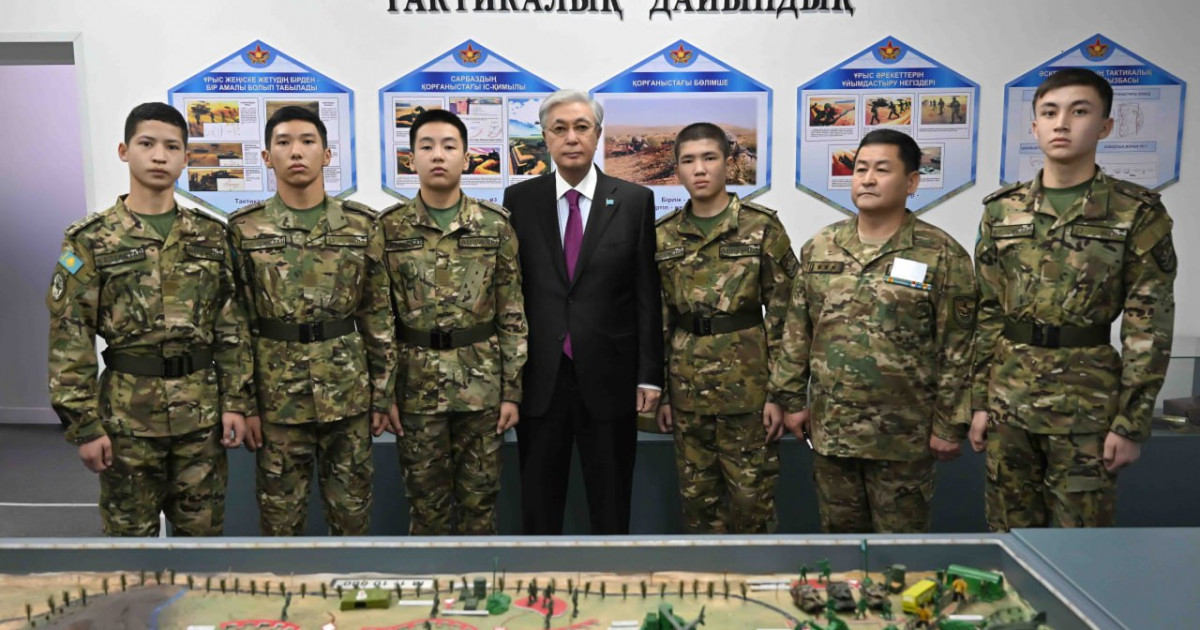 Мемлекет басшысы Тараздағы мамандандырылған әскери мектеп-интернатқа барды