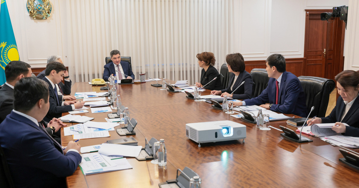Олжас Бектенов денсаулық сақтау саласын цифрландыру және қаржылық тәртіп мәселесі бойынша кеңес өткізді