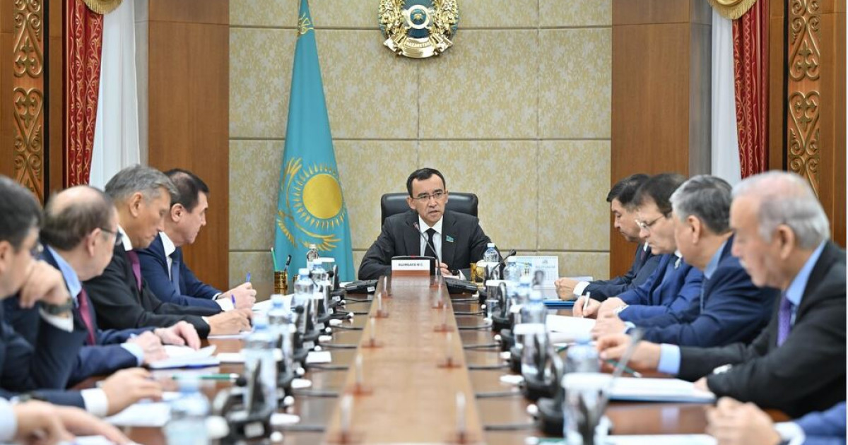 Отырыстың  күн тәртібін бекітті