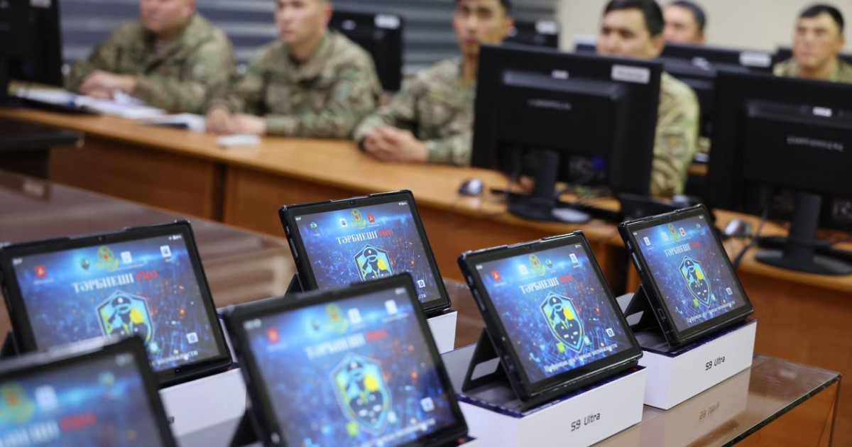 Ұлттық ұланның әскери тәрбиешілері бірегей мобильді қосымшаны тестілеуде