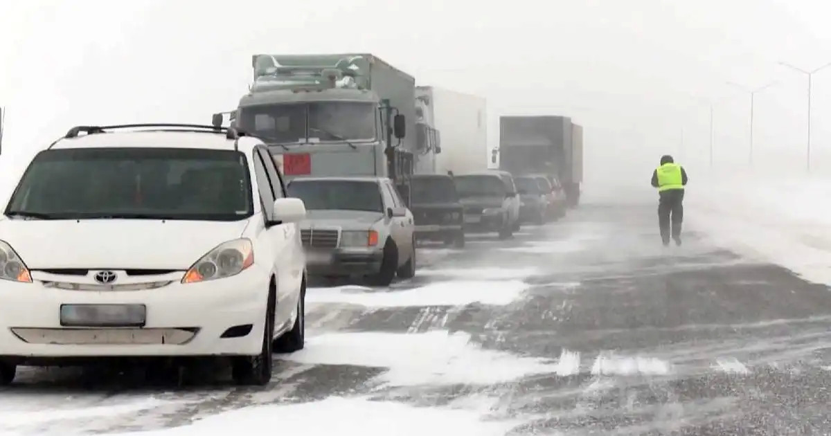 Жол жабылғаны туралы ескертуді елемеген жүргізушілер қомақты айыппұл төлейді
