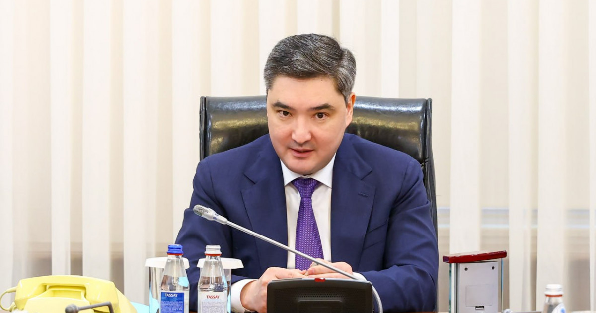 «Бір мектептен екінші мектепке 12 рет көшкен»: Үкімет басшысы білім беру саласындағы мәселелерді шешуге тапсырма берді