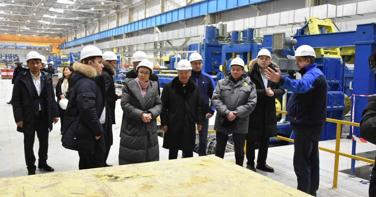 Депутаттар Қарағанды облысында импортты алмастыратын ауқымды өндіріс орнын аралады