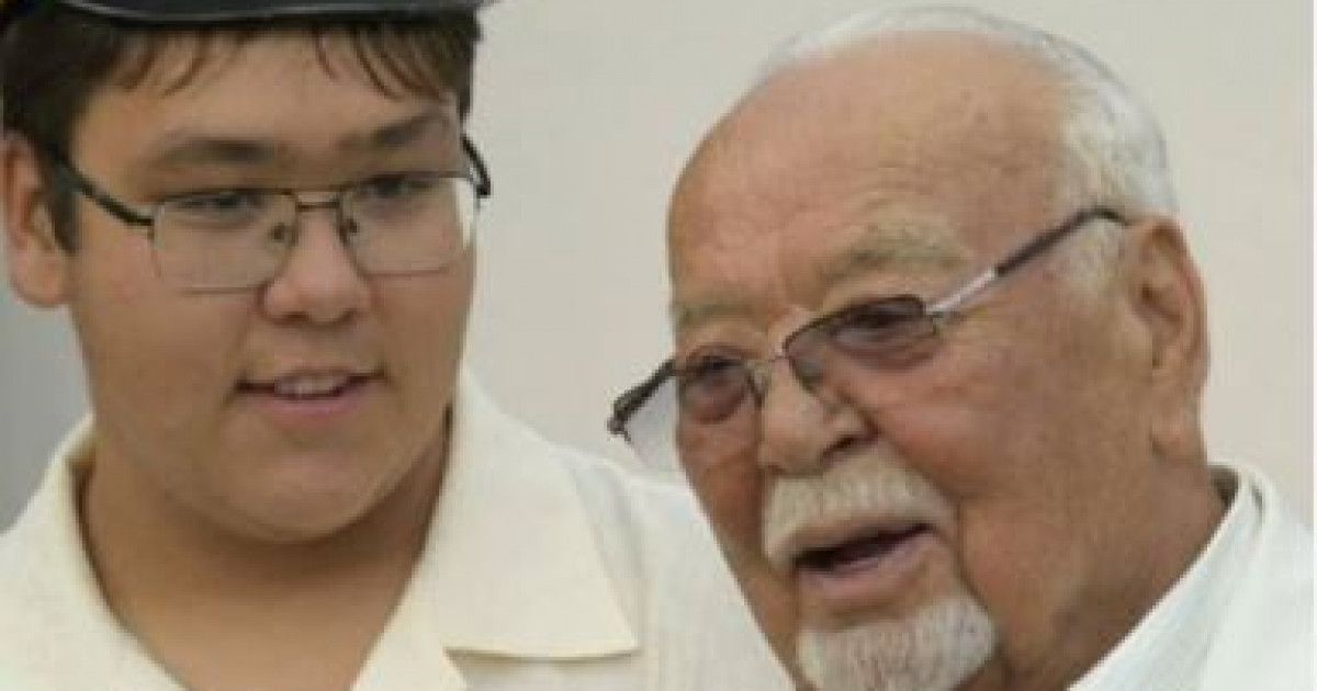 «Әкесінің ізбасары»: Асанәлі Әшімовтің ұлы 18 жасқа толды