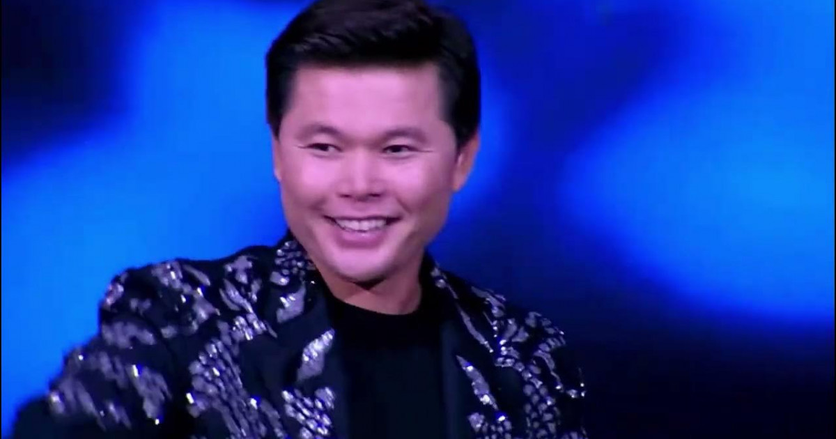 Әнші Ернар Айдар қымбат сыйлығын көрсетті (видео)