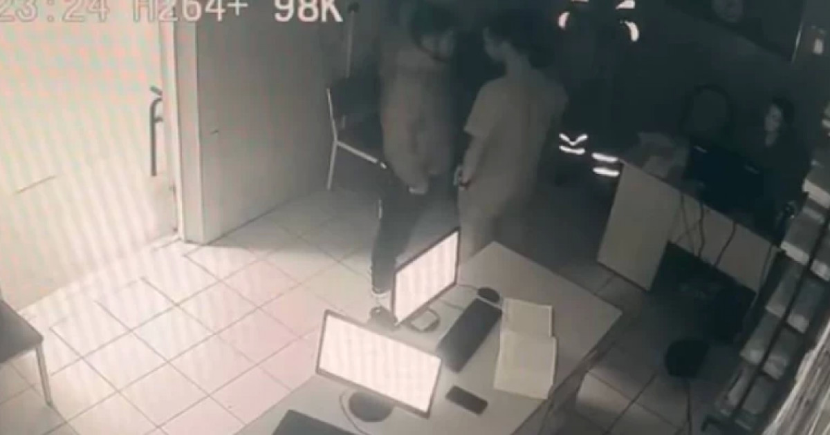 Оралда медицина қызметкерін итерген ер адамға қылмыстық іс қозғалды