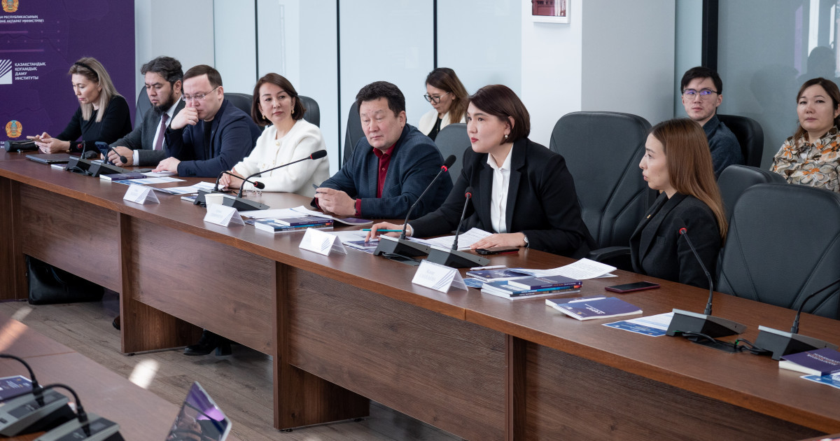 «SARAP» отырысында кеңесуші демократияның келешегі талқыланды