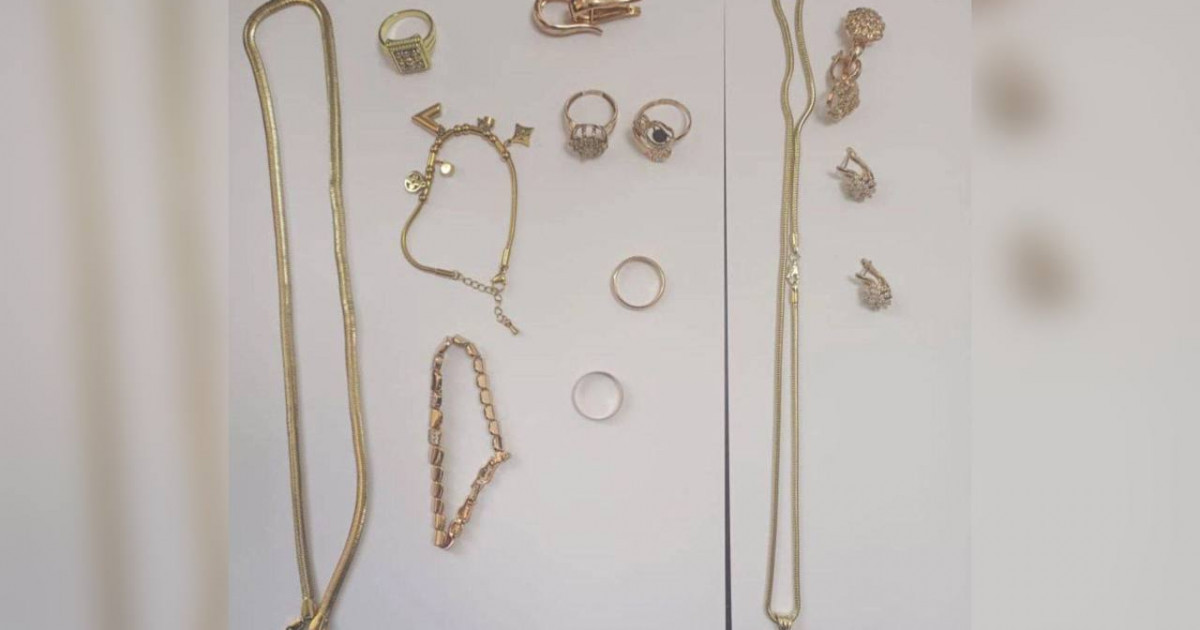 Зергер жөндеуге берілген алтын бұйымдарды ломбардқа өткізіп отырған