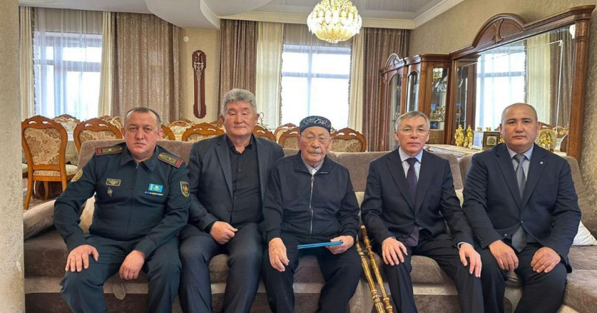 Әскери қызметшілер 101 жастағы майдангер Солтанбай Жарықбасовты құттықтады