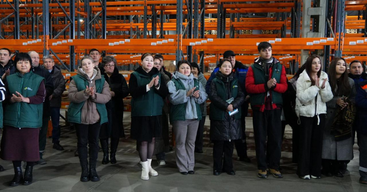 Марат Сұлтанғазиев «Даму» индустриялық-логистикалық орталығының ұжымымен кездесті