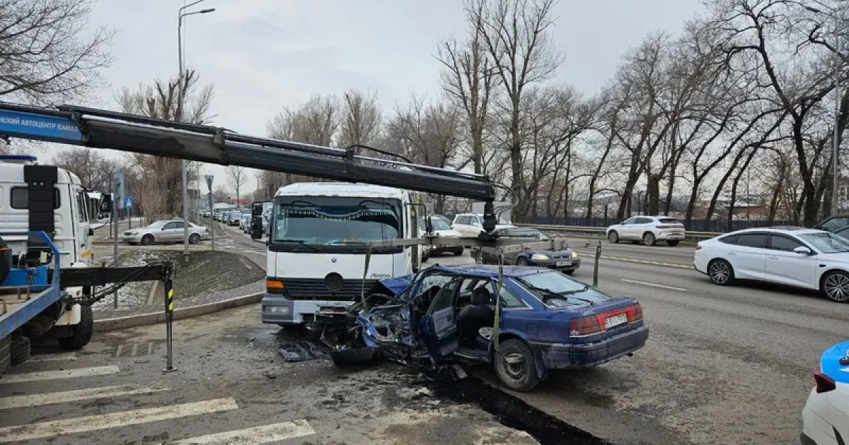 Алматыдағы тасжолда жеңіл көлік пен жүк көлігінің бетпе-бет соқтығысуы салдарынан 2006 жылғы жігіт көз жұмды