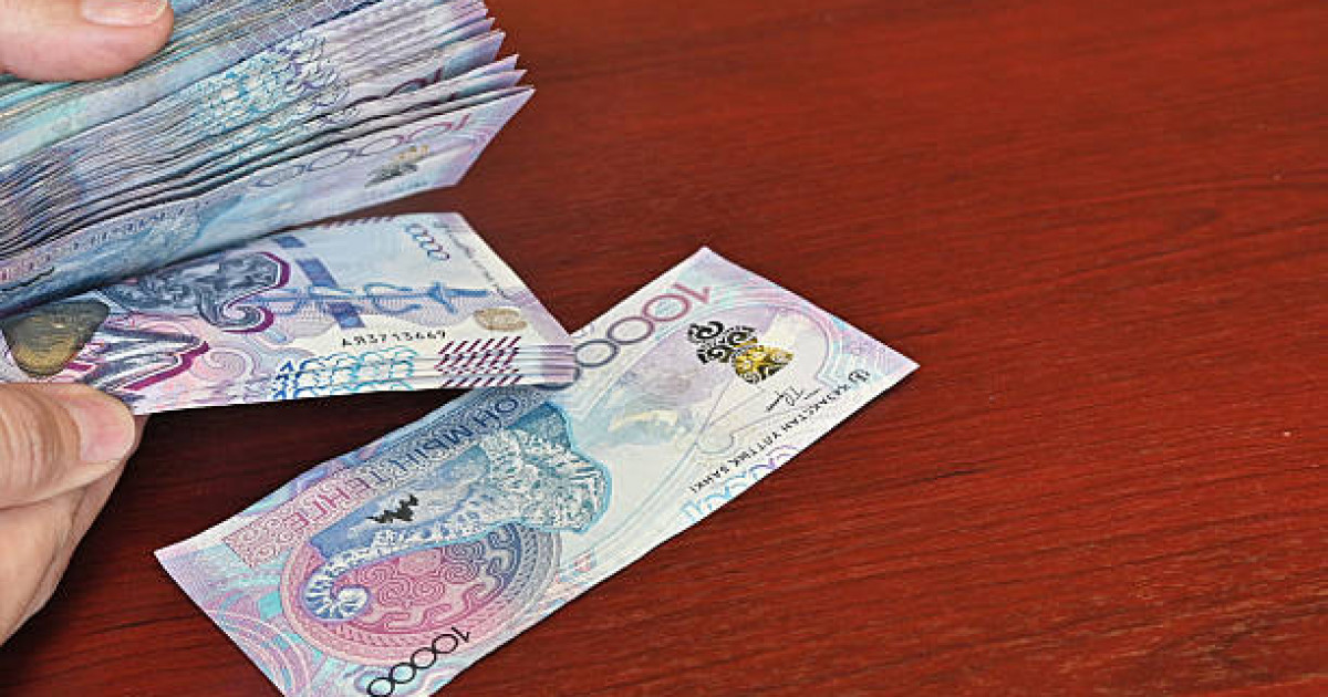 «Бизнесіңді жаптырамын!»: Шымкентте кәсіпкерді 20 миллион теңгеге бопсалаған блогер ұсталды