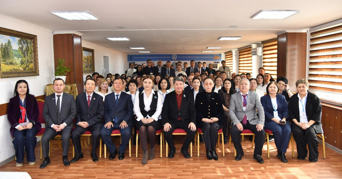 Еңбек ұжымдарымен ашық диалог: Шымкентте Конституция жобасы талқыланды