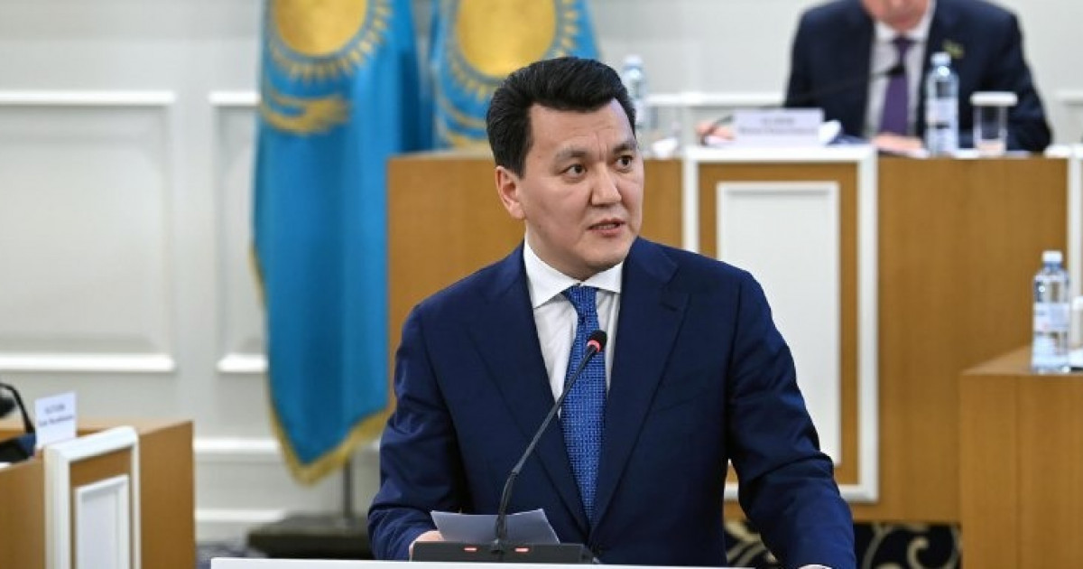 Ерлан Қарин: Қазақ тілі кеңсе тіліне айналуы үшін ең алдымен Ата Заңымыз мемлекеттік тілде дұрыс, түсінікті жазылуға тиіс
