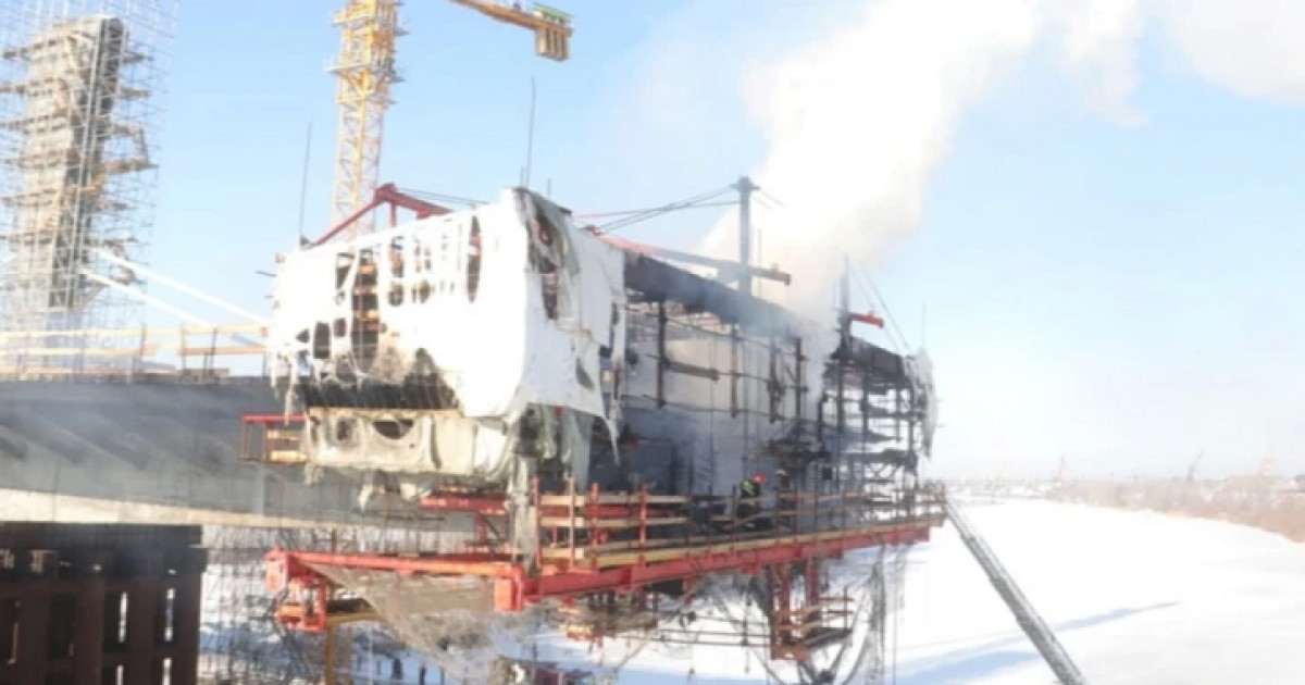 Павлодардағы Ертіс өзеніндегі көпірде тағы да өрт: құрылыс қайта тоқтады