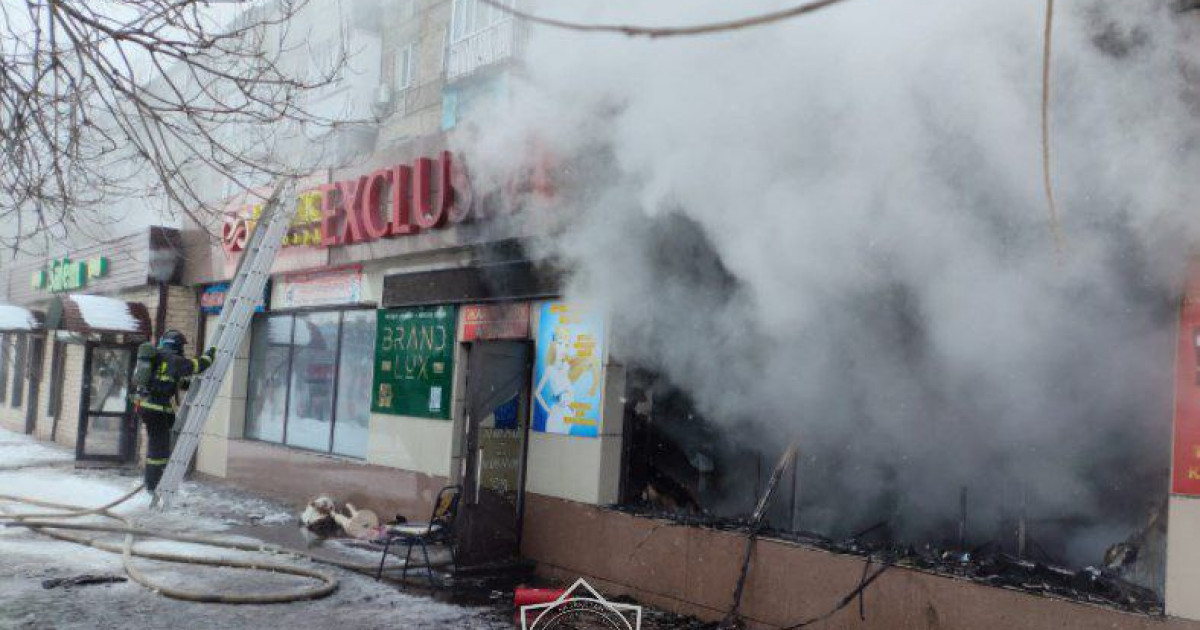 Сәтбаев қаласында дүкен өртенді