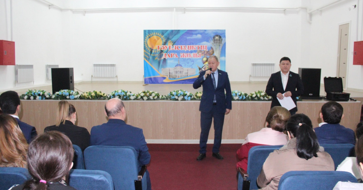 Шымкенттегі еңбек ұжымдары Ата Заң жобасын талқыға салды