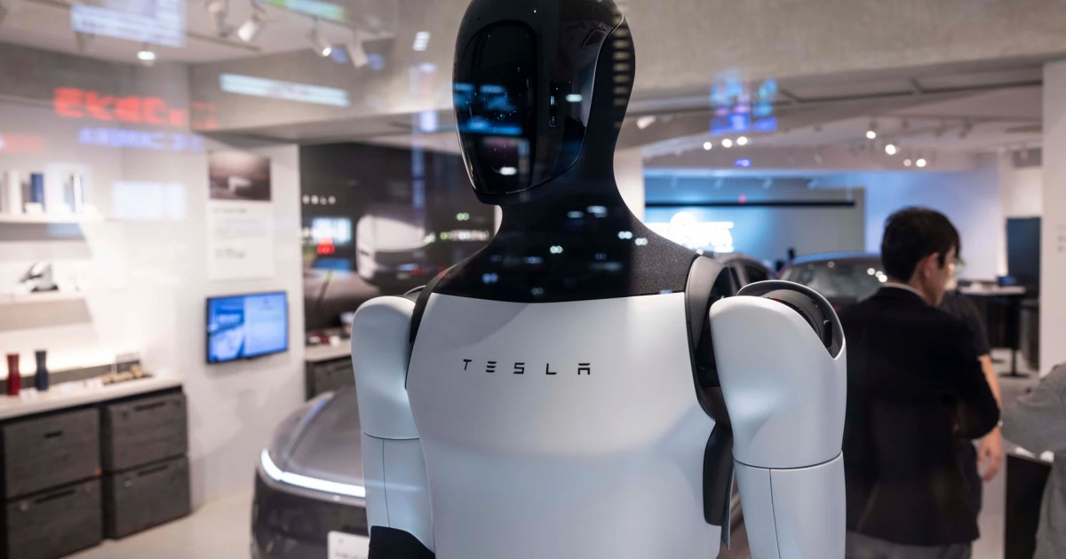 Tesla автокөлік модельдерін қысқартып, роботтар мен ЖИ-ға бет бұрды