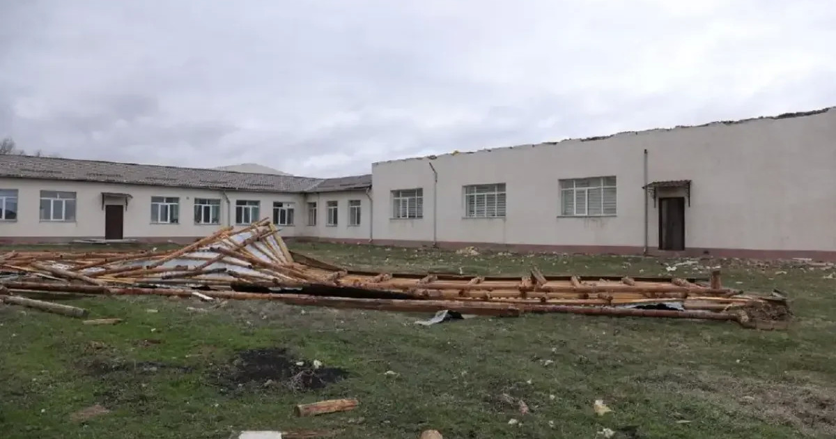 Жамбыл облысында жойқын жел: елді мекендер жарықсыз және газсыз қалды