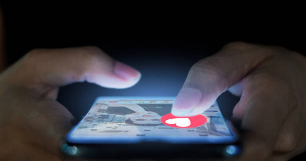 «Зорлады деп арыз береміз!»: интернет арқылы танысып, ақша талап еткен 9 адам сотталды