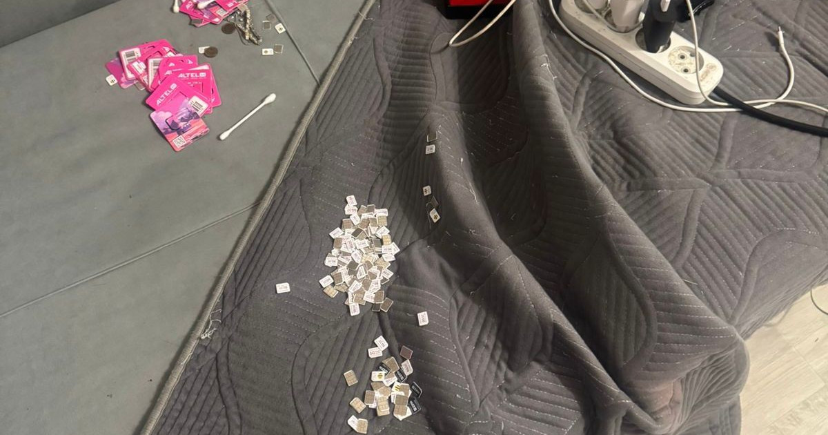 400 SIM-карта тәркіленді: Қостанайда интернет-алаяқтарға көмектескен әйел анықталды