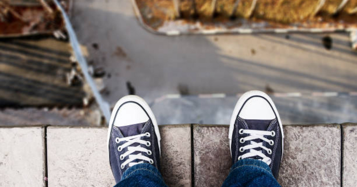 "5-қабаттан секірген": Ақтауда бойжеткен тұрғын үйдің төбесінен секіріп, өлмек болған