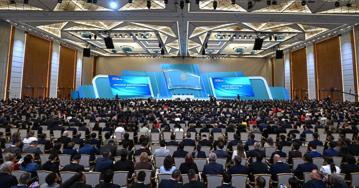 Халықтың сенімін ақтаудан артық абырой жоқ: Мемлекет басшысы мәслихат депутаттарына не айтты?