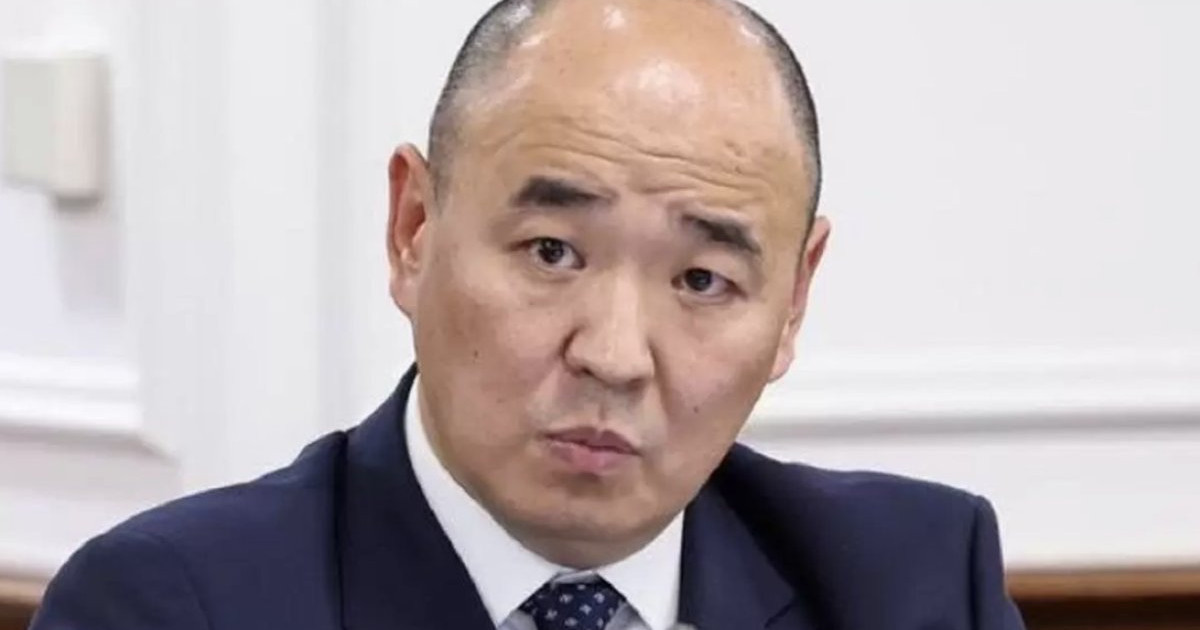 «Намыстанып оқыдым»: Қанат Шарлапаев алғаш рет қазақ тілінде сұхбат берді