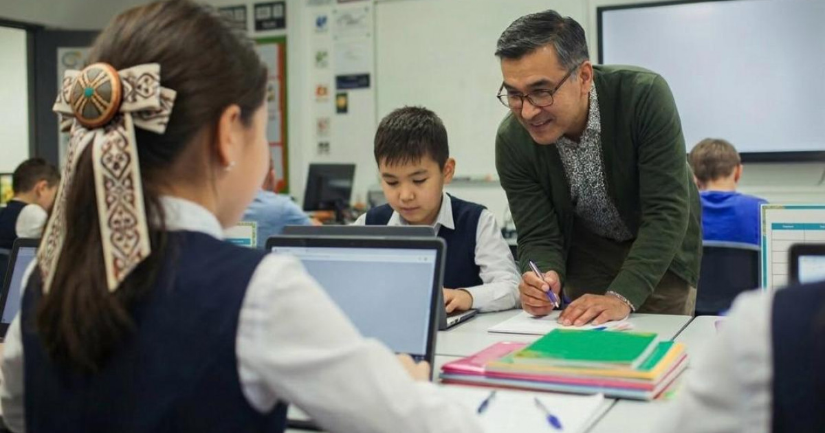 Қазақстанның 200 мың педагогі жасанды интеллект ассистенттерін құру үшін ChatGPT Edu жобасына қосылады