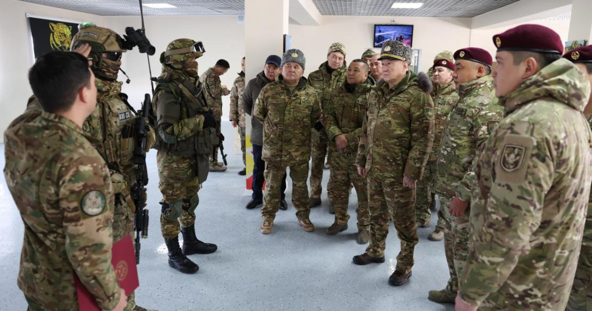 Қорғаныс министрі Астанадағы әскери бөлімдерді тексерді