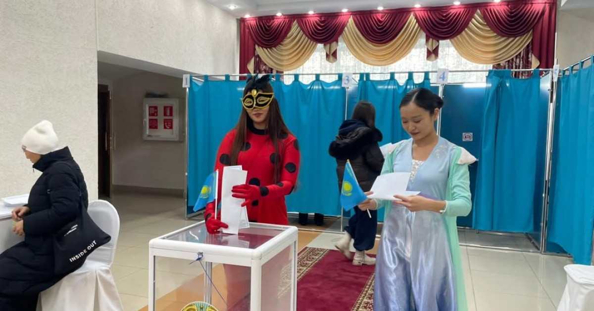 Көкшетаудағы сайлау учаскесінде мультфильм кейіпкерлері дауыс берді