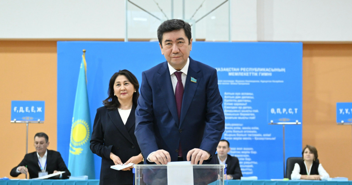 Мәжіліс Төрағасы Ерлан Қошанов жаңа Конституцияны қабылдау жөніндегі республикалық референдумда дауыс берді